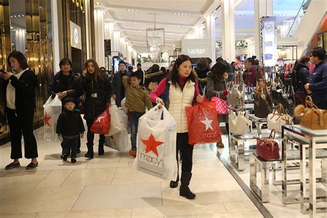 Whats Open New Years Day 2018? Stores, Restaurants, Banks | Money