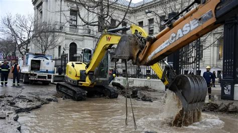 Se rompió un caño de OSE y hay varios barrios afectados sin agua o con