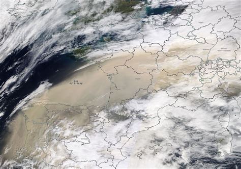 Lincroyable Parcours Du Nuage De Sable Depuis Le D Sert Du Sahara