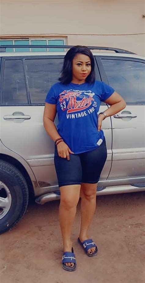 Beautiful Naija Lady Flaunts Her Big Sexy Natural Backside Pics