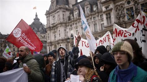 Macron Utiliza La Decisión Del Consejo Constitucional Para Intentar Pasar La Página De La