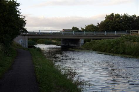 M57 Crossing The Leeds Liverpool Canal Mike Pennington Cc By Sa 2