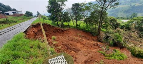 Queda De Barreira Deixa Sc 283 Em Meia Pista Entre Chapecó E Seara Di