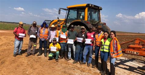 Alcoolvale Rh Entrega Certificados Para Equipe De Preparo De Solo