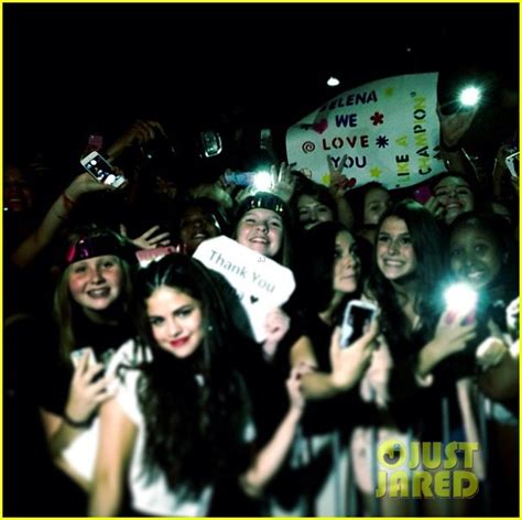 Selena Gomez Montreal Concert Crowd Made Me Cry Photo 2937154