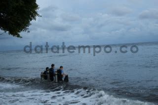 Turis Asing Di Pantai Tulamben Bali DATATEMPO