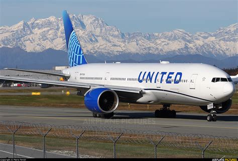 N77006 - United Airlines Boeing 777-200ER at Milan - Malpensa | Photo ...