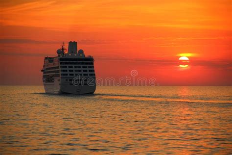 4,150 Silhouette Cruise Ship Sunset Stock Photos - Free & Royalty-Free Stock Photos from Dreamstime