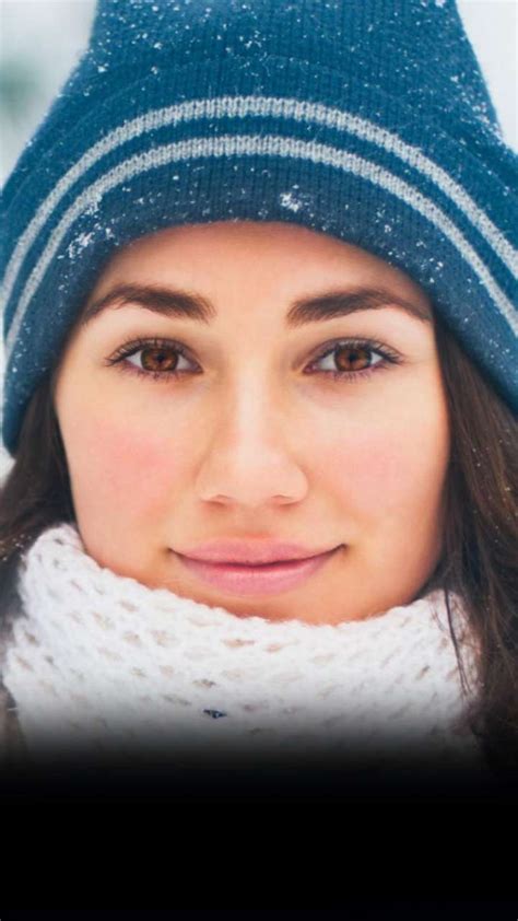 Top Winter Makeup Tips For Women With Dry Skin