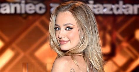 Letnia Wiktoria G Siewska Wypina P Nagie Po Ladki W Neonowym Bikini Chyba Szuka Lokalnego