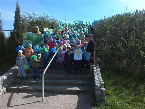 Przemarsz Z Okazji Dnia Ziemi Publiczne Przedszkole Nr W Radomsku