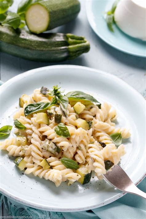 Pasta Mit Zucchini Und Ricotta Einfach Schnell Emmikochteinfach