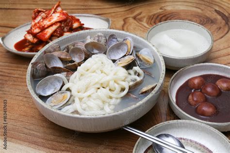 Bajirak Kalguksu Korean Knife Cut Noodle Soup With Clams Stock Photo