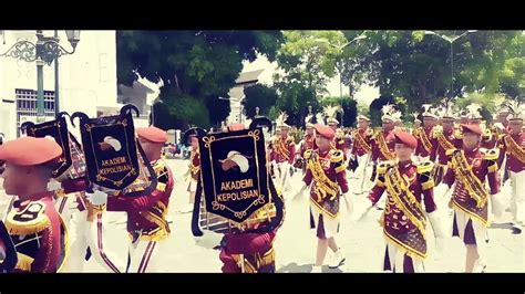 Pawai Drumband Cendrawasih Akpol Di Malioboro Youtube