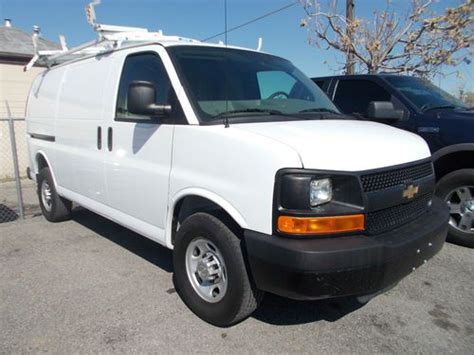 Purchase Used 2010 Chevrolet Express 2500 Base Standard Cargo Van 4