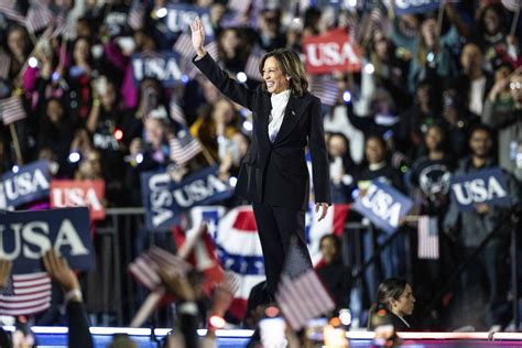 Harris Makes Historic Closing Argument at Ellipse Rally Amid Polarized