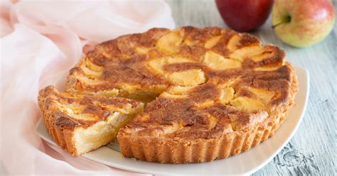 Crostata Di Mele Con Crema Frangipane Cuciniamo Con Chicca