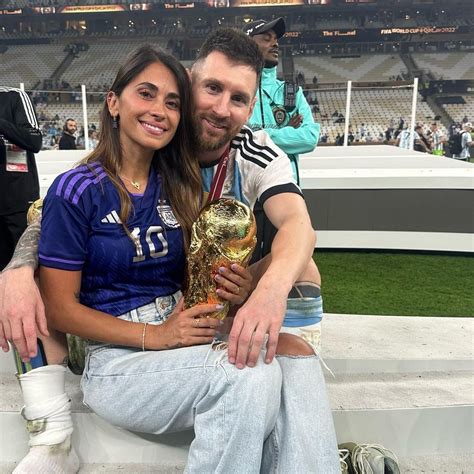 Lionel Messi Y Antonela Roccuzzo Su Rom Ntica Historia De Amor Que