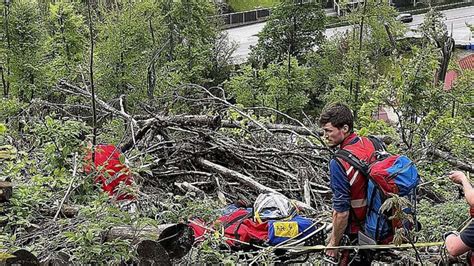 Piding J Hriger Rutscht Am Fuderheuberg Vom Weg Ab Und Bricht Sich