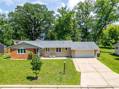 405 Fischer St Sw Hutchinson Mn 55350 Mls 6376416 Zillow