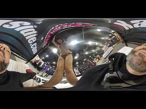 Dominatrix Me Hace Adorar Sus Pies En 360 Grados VR En EXXXotica NJ 2021 XVIDEOS