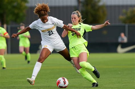 Michigan women's soccer blasts BGSU, 3-0, in NCAA tournament opener