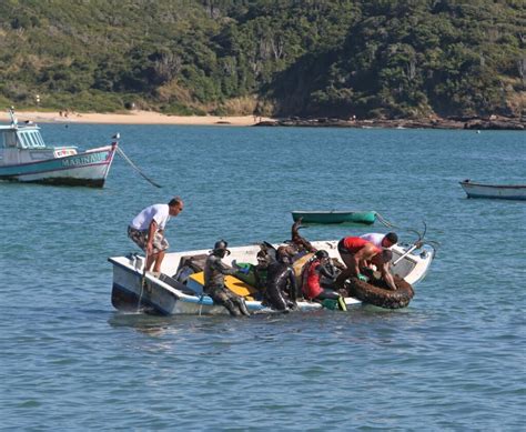 Limpeza do Fundo do Mar em Búzios recolhe mais de 2 5 toneladas de lixo