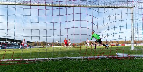 Fu Ball Bildergalerie Fv Rot Wei Weiler Verliert Erhobenen Hauptes