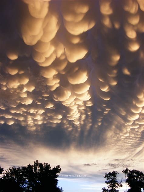 Cumulonimbus Mammatus | Sky and clouds, Pictures of beautiful places, Nature