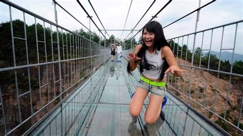 Foto Jembatan Gantung Kaca Pertama Di Indonesia Garudaterlilit Utang