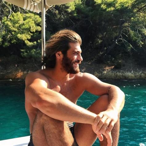 Can Yaman durante sus vacaciones de verano Así es Can Yaman el