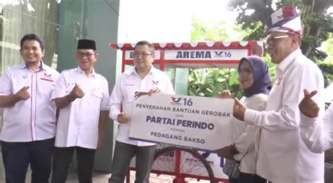 Peduli Rakyat Kecil Ketum Partai Perindo Hary Tanoesoedibjo Bagikan