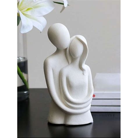 Escultura casal abraçado objeto de decoração gesso moderno