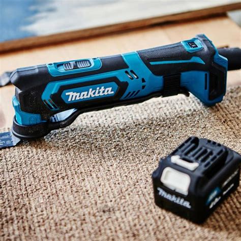 Makita TM30DWAE 10 8v CXT Slide Multi Cutter Tool Inc 2x 2 0Ah