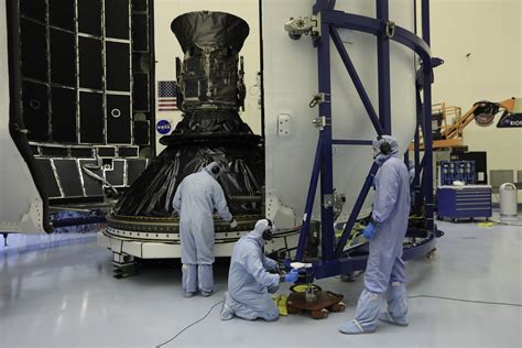 Ksc Ph Kls Technicians Prepare Nasa S Tran Flickr