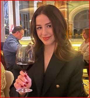 Chloé Lukasiak Age, Net Worth, Girlfriend, GF, Eye, Bio, Biography