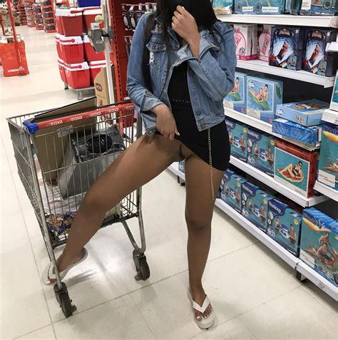 Shopping And Flashing Nudes RetailFlashing NUDE PICS ORG