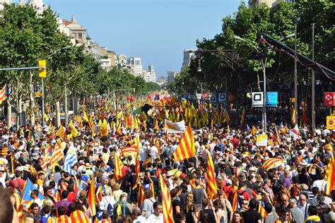 Manifestaci N En Barcelona Contra La Independencia De Catalu A