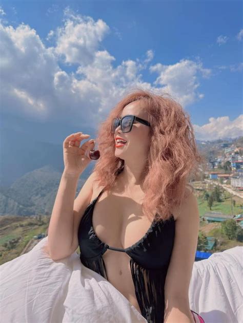 Đào Hoàng Yến tung bộ ảnh bikini khoe đường cong cực bén ẩn ý sâu cay với những người đố kị mình