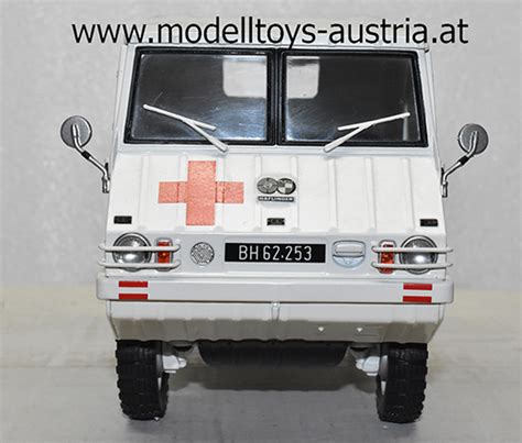 Steyr Puch Haflinger Ap Geschlossen Un Rotes Kreuz Weiss