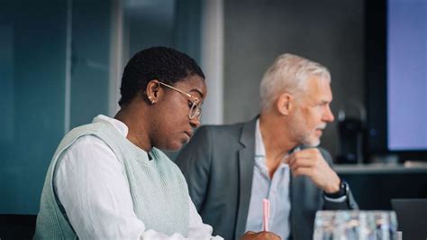 Führungskräfte in Sandwichposition So reduzieren Sie Stress