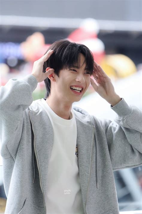 Pin By Anna Lyapchyk On Pooh Pit Babe Cute Selfies Poses Pooh