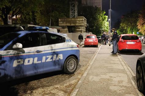 Bergamo Spinse Anziana Gi Dal Balcone Del Quarto Piano In Arresto