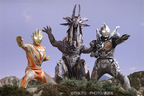 1月15日 ウルトラマントリガーとトリガーダークがメガロゾーアに挑む！ ｜講談社