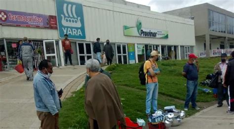 Vendedores Informales Deben Ubicarse En La Plaza De Mercado Radio