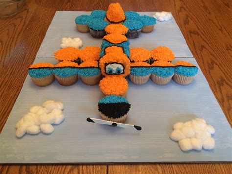 Dusty Disney Planes cupcake cake Aniversário de aviões Bolo