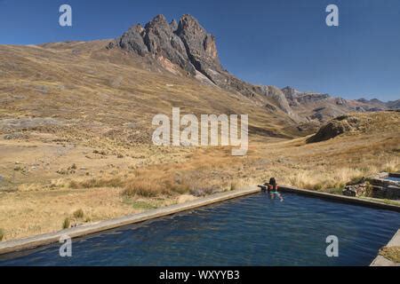 Disfrutar De Los Ba Os Termales En Gu Oc Viconga Sobre La Cordillera