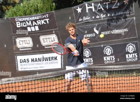 Yannick Hanfmann Playing Tennis Tennis Team Challenge At Tcr With