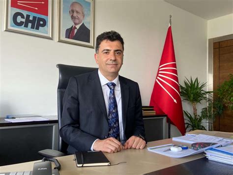 İşte parti devleti fotoğrafı CHPli Zeynel Emre Yargı Sarayın bir