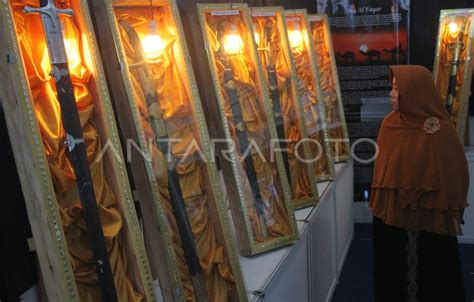 Pameran Replika Pedang Nabi Antara Foto